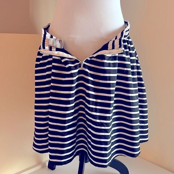 Vanity Women’s Large Black White Stripe Modern Skater Mini Skirt with Pockets! - Picture 4 of 7